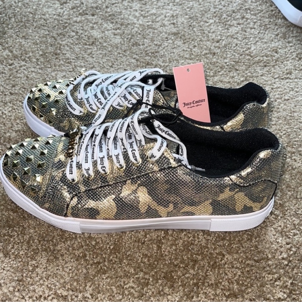 Juicy Couture Women’s Fashion Sneaker Gold Studded Camo. Size 9M - Picture 2 of 9